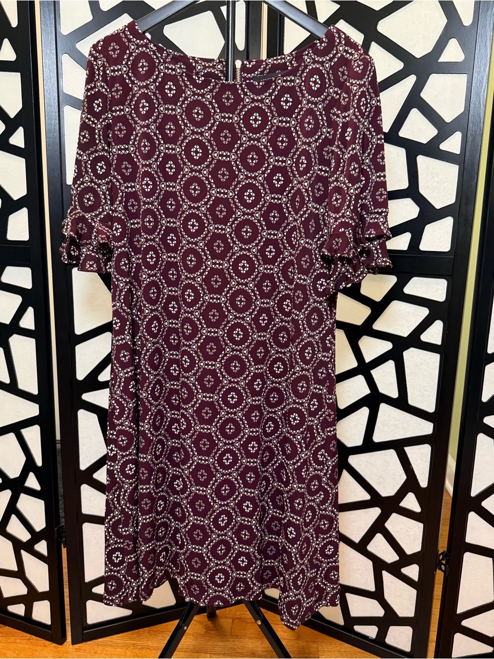Perceptions Burgundy & White patterned knee-length shift dress ruffled sleeves